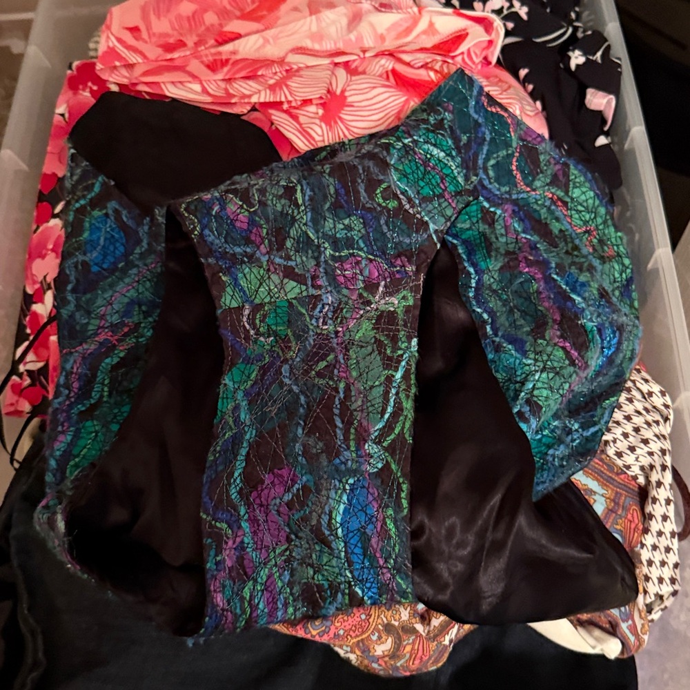 Handmade Silk Multicolored Abstract Women's Vest - Picture 9 of 9